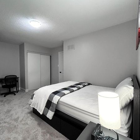 Room In Oshawa, 24/7 Security, Free Parking Εξωτερικό φωτογραφία