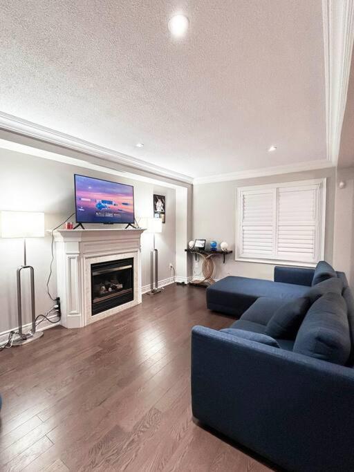 Room In Oshawa, 24/7 Security, Free Parking Εξωτερικό φωτογραφία