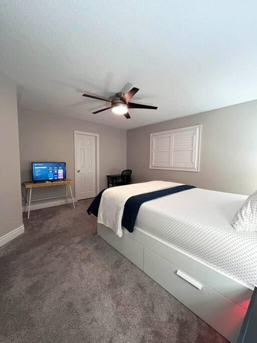 Room In Oshawa, 24/7 Security, Free Parking Εξωτερικό φωτογραφία