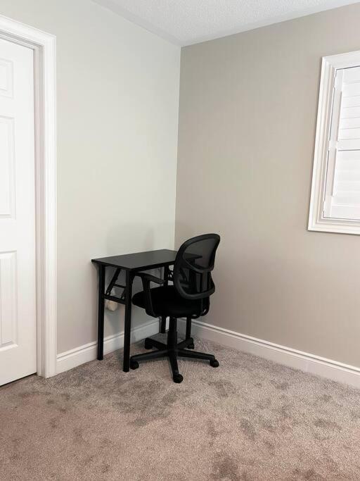 Room In Oshawa, 24/7 Security, Free Parking Εξωτερικό φωτογραφία