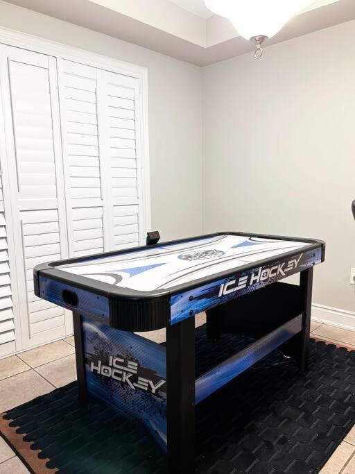 Room In Oshawa, 24/7 Security, Free Parking Εξωτερικό φωτογραφία