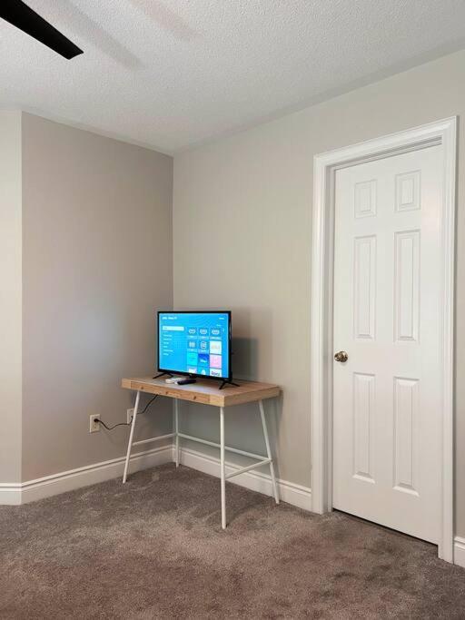 Room In Oshawa, 24/7 Security, Free Parking Εξωτερικό φωτογραφία