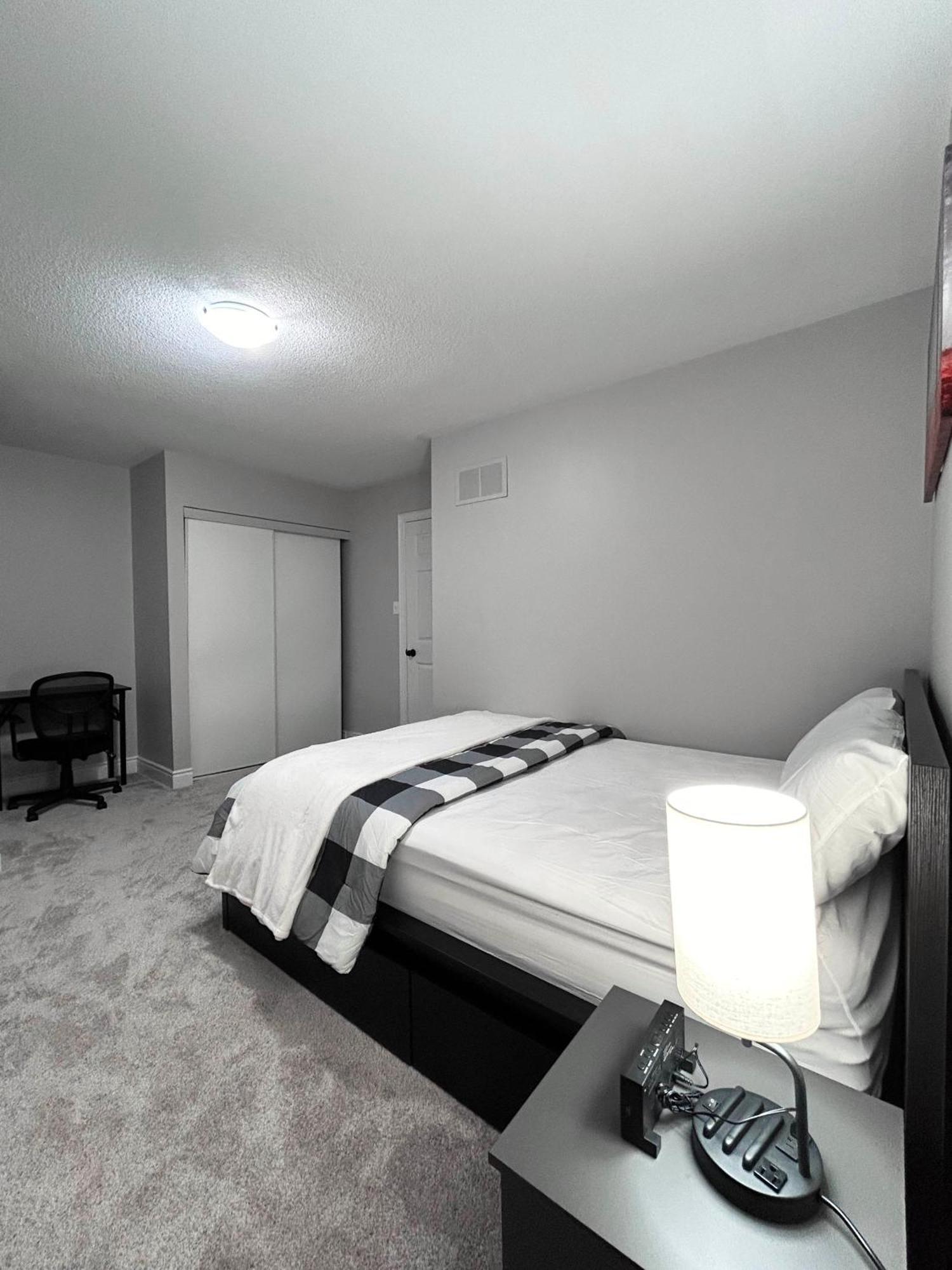 Room In Oshawa, 24/7 Security, Free Parking Εξωτερικό φωτογραφία